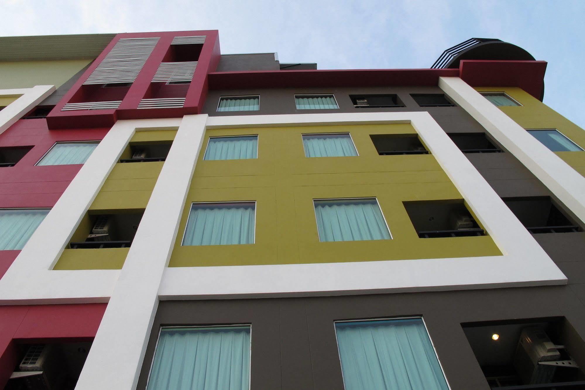 Trendy Hotel Nakhon Pathom Exteriör bild