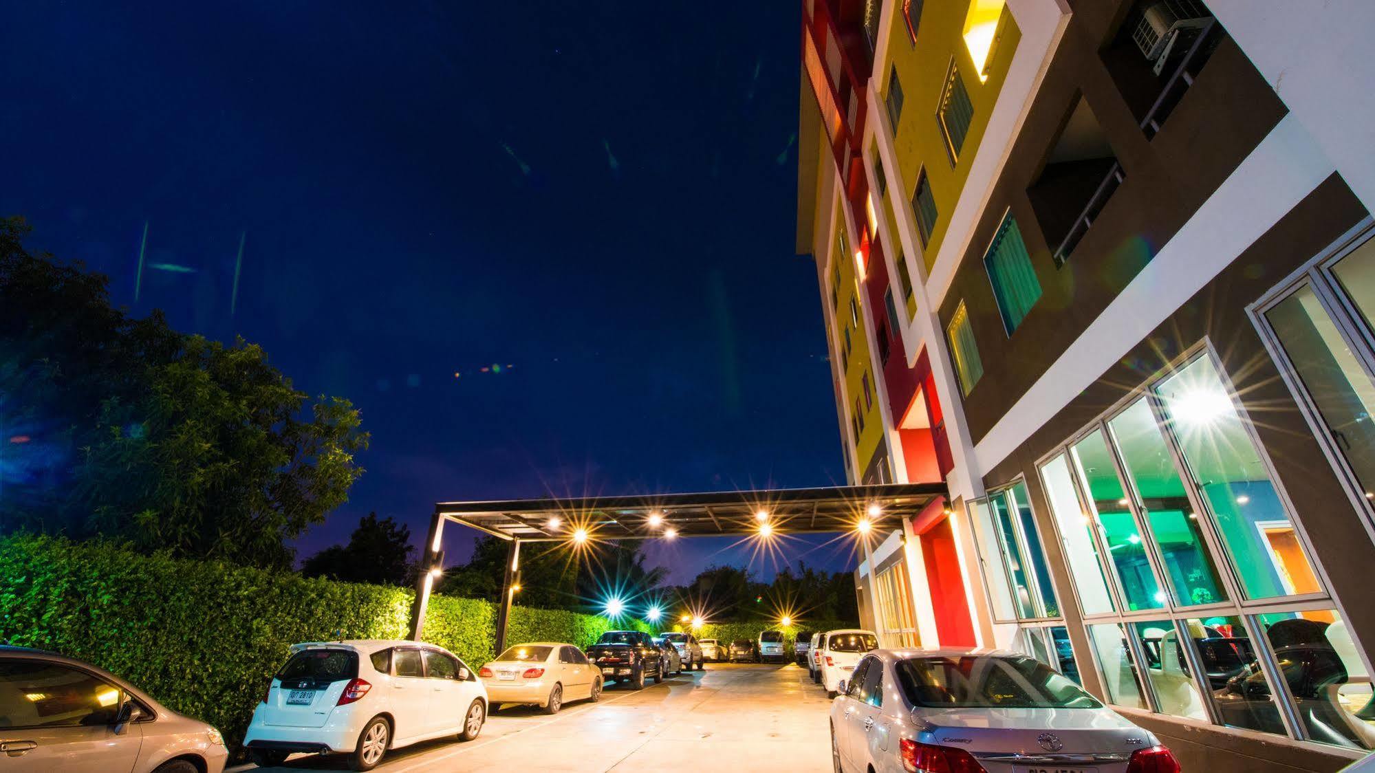 Trendy Hotel Nakhon Pathom Exteriör bild