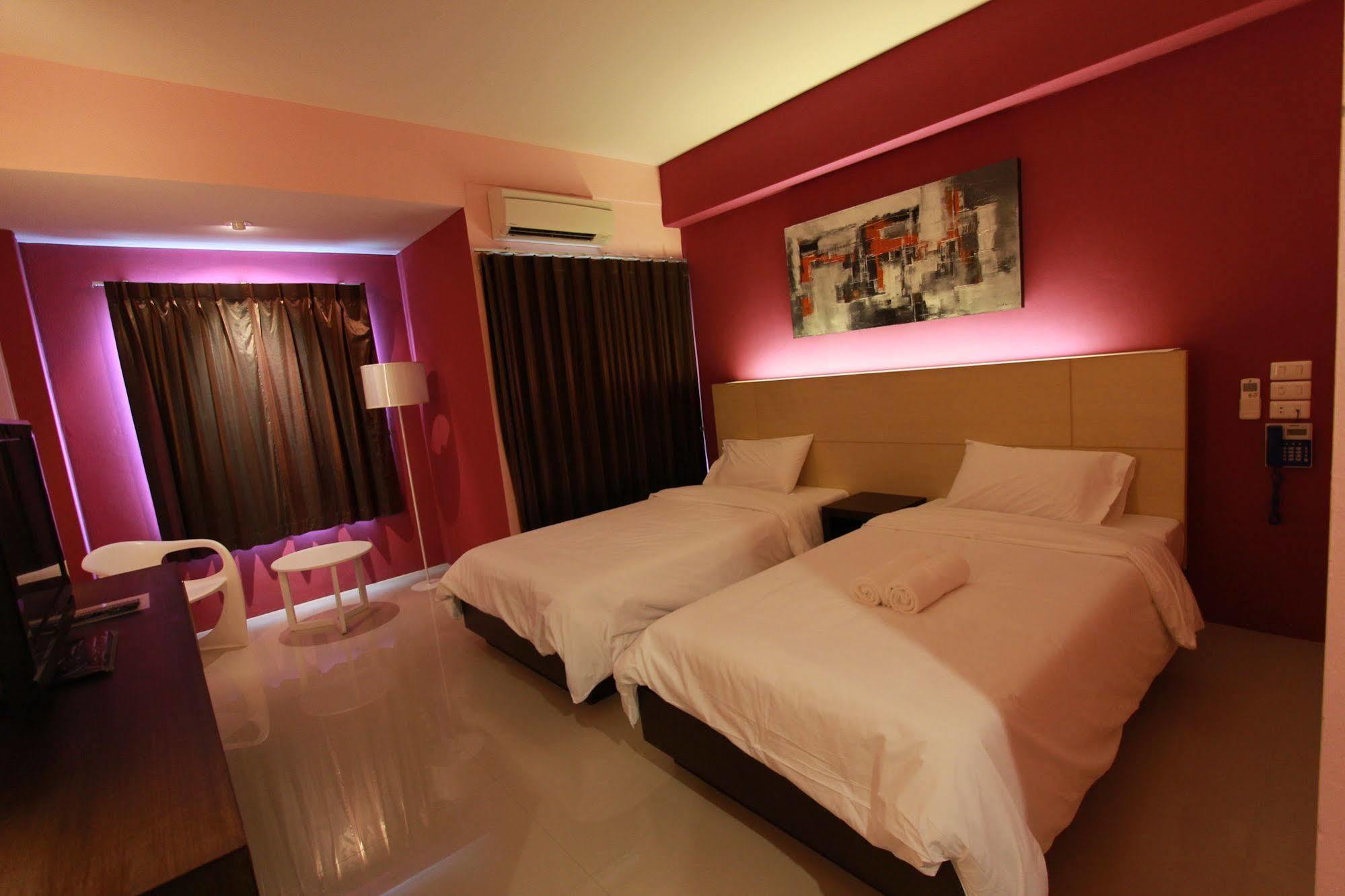Trendy Hotel Nakhon Pathom Exteriör bild