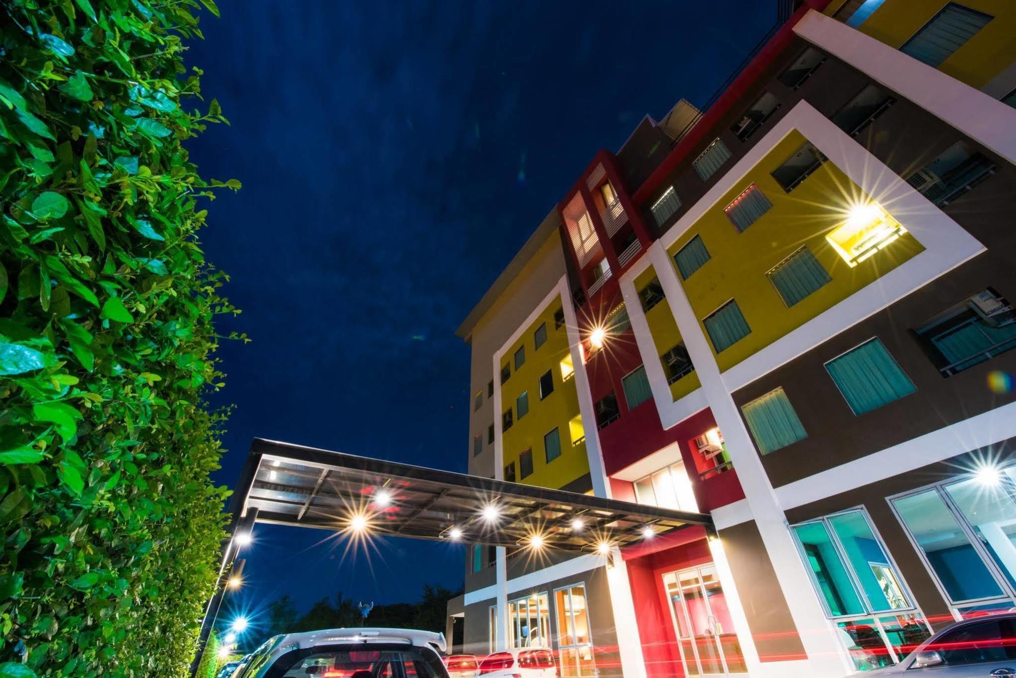 Trendy Hotel Nakhon Pathom Exteriör bild