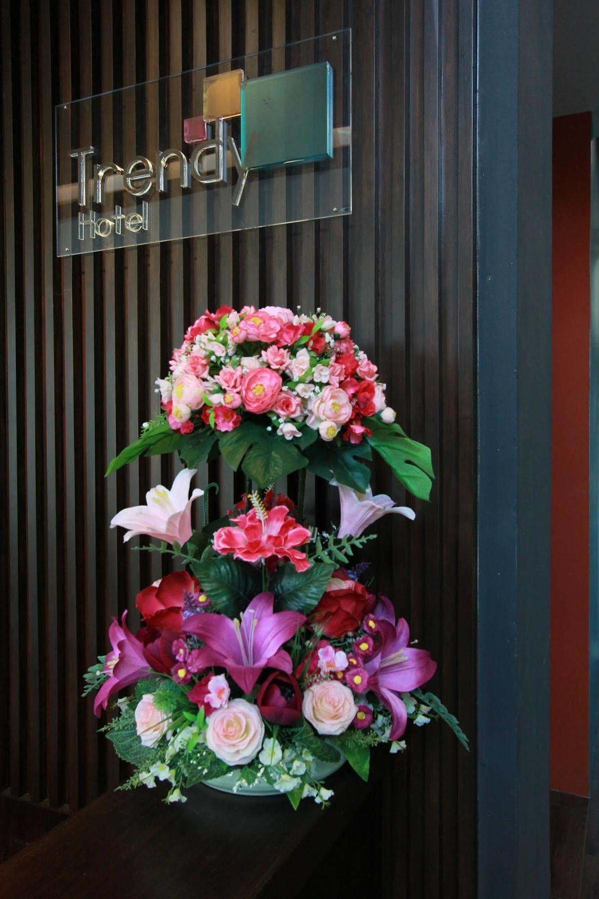 Trendy Hotel Nakhon Pathom Exteriör bild