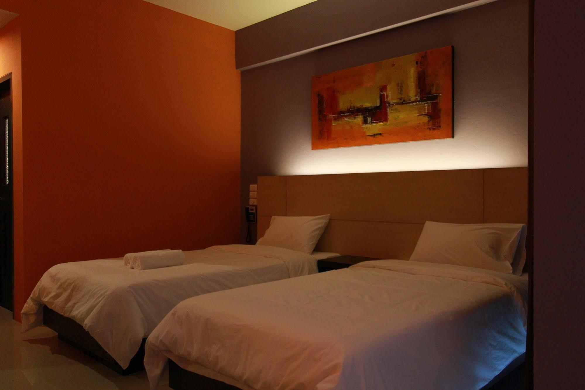 Trendy Hotel Nakhon Pathom Exteriör bild