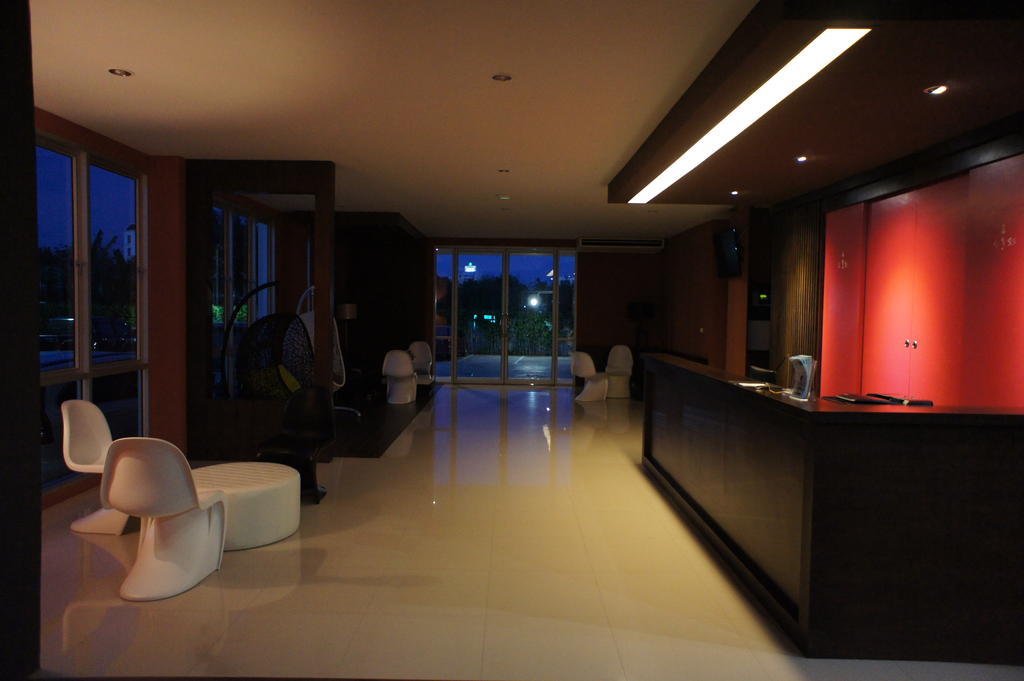Trendy Hotel Nakhon Pathom Exteriör bild