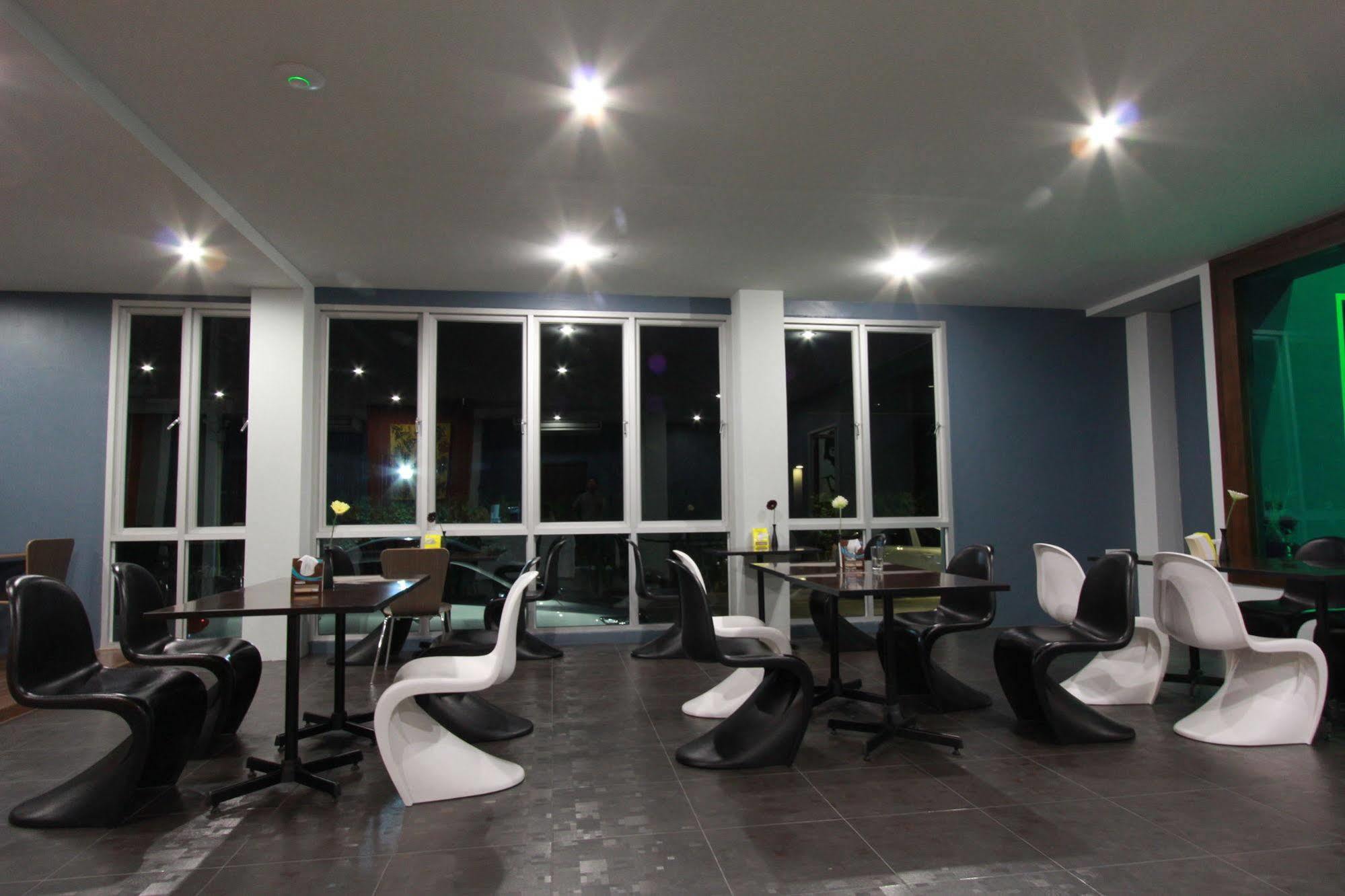 Trendy Hotel Nakhon Pathom Exteriör bild