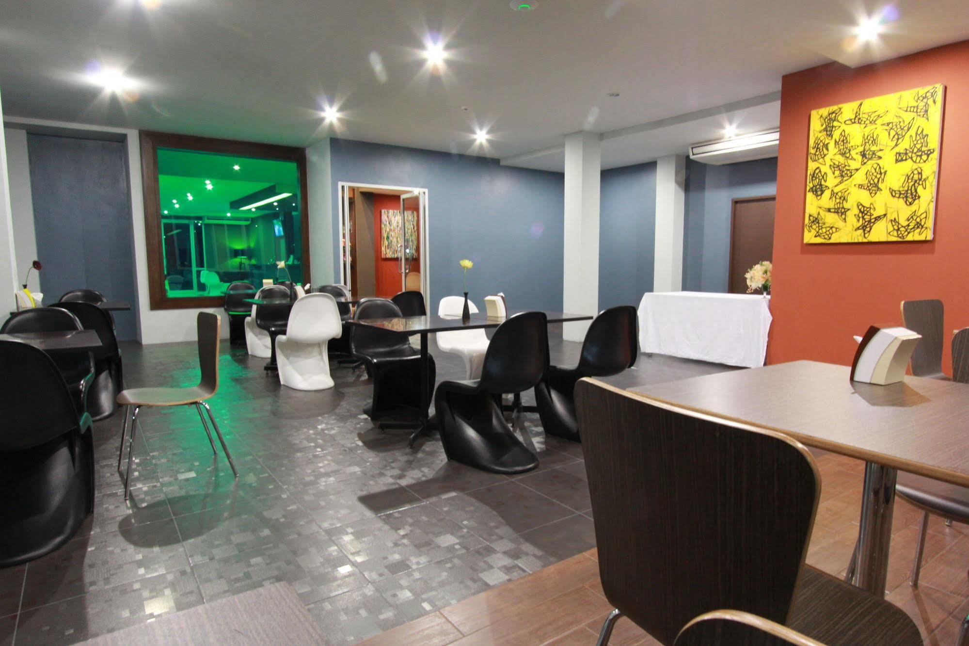 Trendy Hotel Nakhon Pathom Exteriör bild
