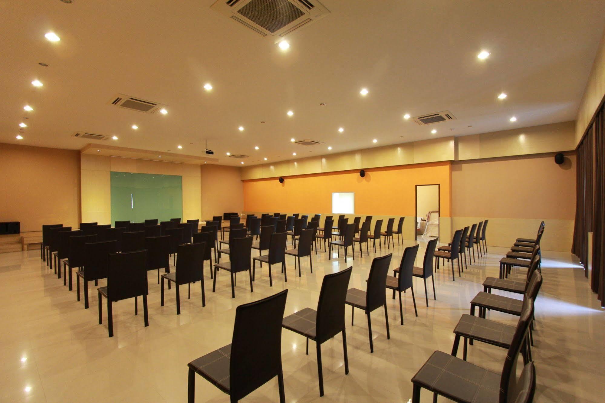Trendy Hotel Nakhon Pathom Exteriör bild